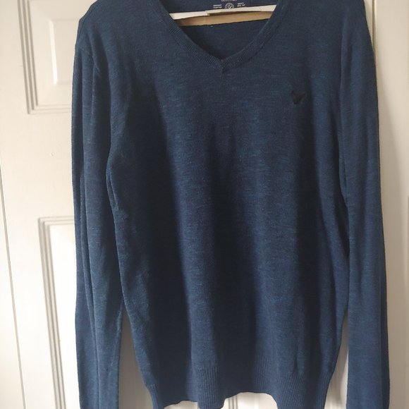 American Eagle V-Neck design Dark Blue light Sweater Size Medium - Picture 1 of 3